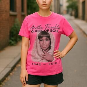 ARETHA FRANKLIN Queen of Soul Neon Pink & Black T-Shirt 1942-2018 ~ Women's MED.